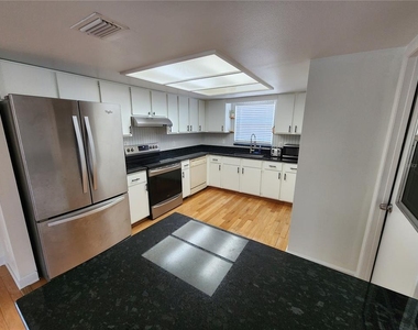 2827 Royal Palm Drive - Photo Thumbnail 8