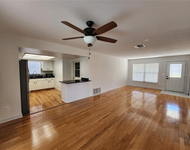 2827 Royal Palm Drive - Photo Thumbnail 5