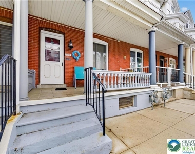 626 11th Street - Photo Thumbnail 2