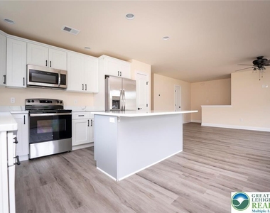 160 William Street - Photo Thumbnail 9