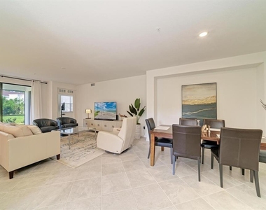 5687 N Honore Avenue - Photo Thumbnail 5