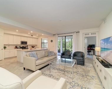 5687 N Honore Avenue - Photo Thumbnail 3