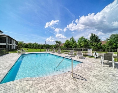 5687 N Honore Avenue - Photo Thumbnail 21