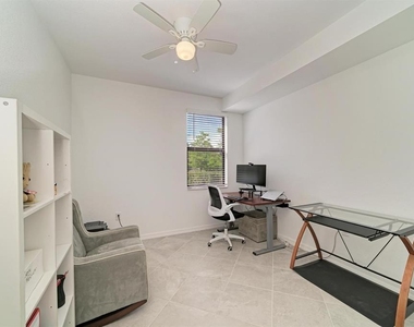 5687 N Honore Avenue - Photo Thumbnail 17