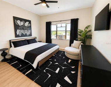 330 Lang Court N - Photo Thumbnail 4