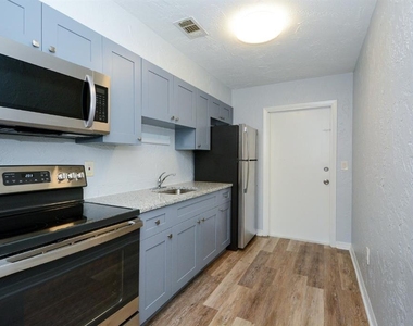 2519 9th Avenue W - Photo Thumbnail 1