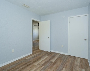 2519 9th Avenue W - Photo Thumbnail 8