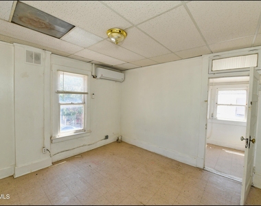 1030 Wyoming Avenue - Photo Thumbnail 10