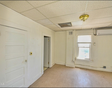 1030 Wyoming Avenue - Photo Thumbnail 9