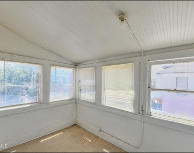 1030 Wyoming Avenue - Photo Thumbnail 15