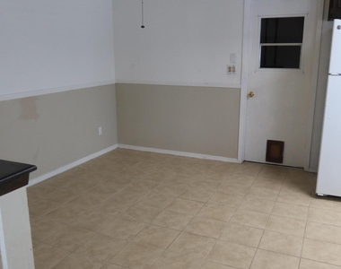 10345 Biscaine Street - Photo Thumbnail 4