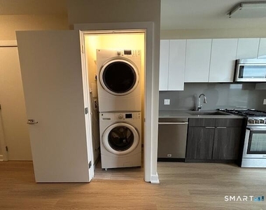 401 Atlantic Street - Photo Thumbnail 8