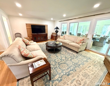 511 Roxbury Road - Photo Thumbnail 2