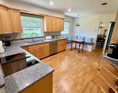 511 Roxbury Road - Photo Thumbnail 4