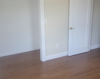 318 Grovers Avenue - Photo Thumbnail 9