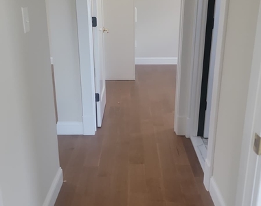 318 Grovers Avenue - Photo Thumbnail 10