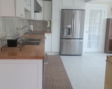 318 Grovers Avenue - Photo Thumbnail 8