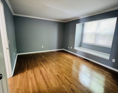 55 Mill Plain Road - Photo Thumbnail 4
