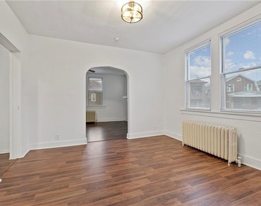 321 Center St - Photo Thumbnail 6