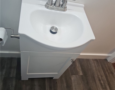 321 Center St - Photo Thumbnail 15