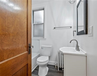 321 Center St - Photo Thumbnail 10
