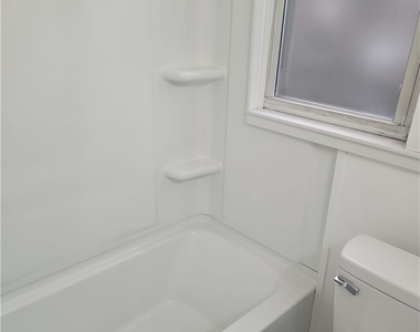 321 Center St - Photo Thumbnail 13