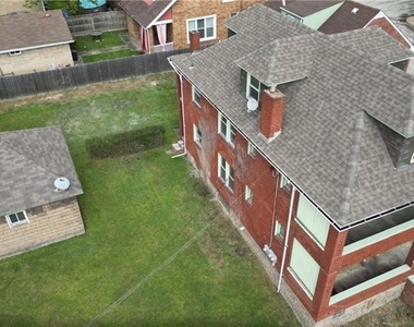 321 Center St - Photo Thumbnail 20