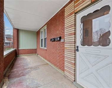321 Center St - Photo Thumbnail 1