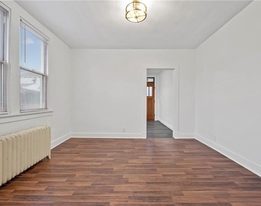 321 Center St - Photo Thumbnail 7