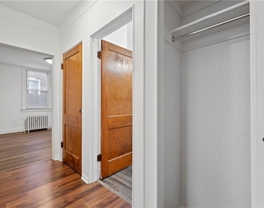 321 Center St - Photo Thumbnail 9