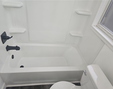 321 Center St - Photo Thumbnail 12