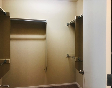 5827 Corbin Avenue - Photo Thumbnail 7