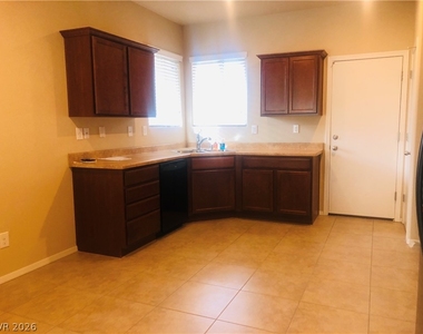 5827 Corbin Avenue - Photo Thumbnail 3