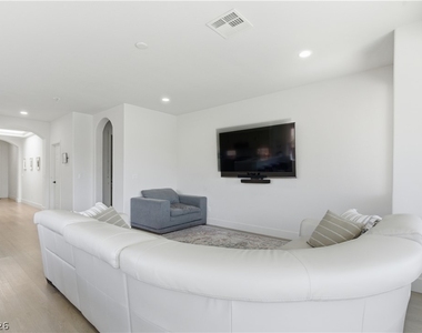 11063 Pegasus Drive - Photo Thumbnail 16