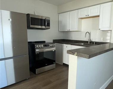 239 W Philadelphia Avenue - Photo Thumbnail 1