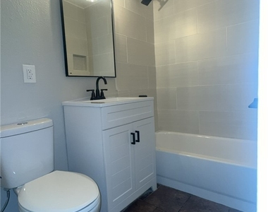 239 W Philadelphia Avenue - Photo Thumbnail 9