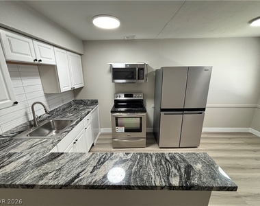 239 W Philadelphia Avenue - Photo Thumbnail 6