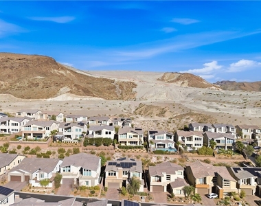 8 Vista Outlook Street - Photo Thumbnail 5