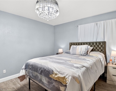 7520 Bowles Drive - Photo Thumbnail 10