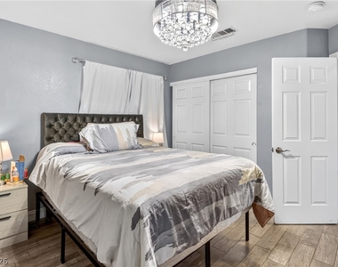 7520 Bowles Drive - Photo Thumbnail 9