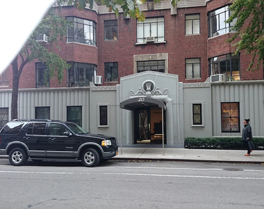 5th Avenue - Photo Thumbnail 8
