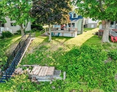 340 Poplar Beach - Photo Thumbnail 2