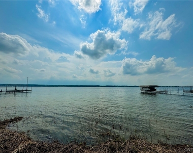 340 Poplar Beach - Photo Thumbnail 15