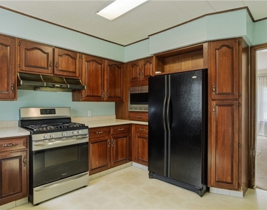 98 Sunnyside Drive - Photo Thumbnail 11