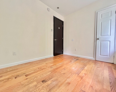 350 Manhattan Avenue - Photo Thumbnail 7