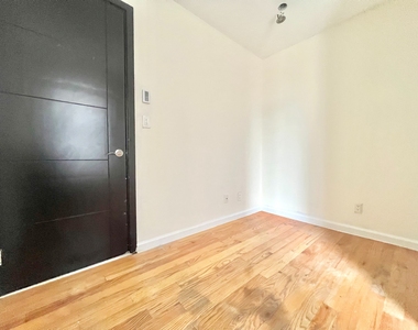 350 Manhattan Avenue - Photo Thumbnail 3