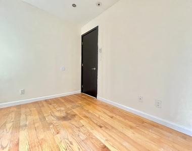 350 Manhattan Avenue - Photo Thumbnail 2