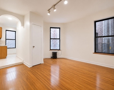 3135 Broadway - Photo Thumbnail 1