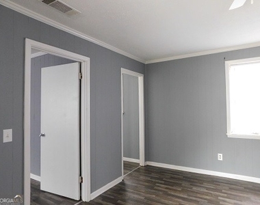 101 S Zetterower Avenue - Photo Thumbnail 2