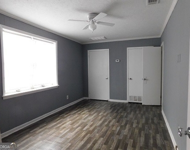 101 S Zetterower Avenue - Photo Thumbnail 3